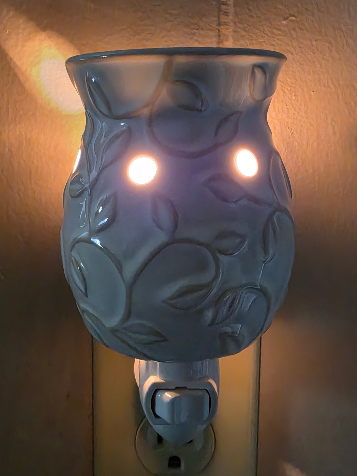 Vines Wall Plug-in Wax Warmer